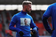 Homenagem a Emiliano Sala no primeiro jogo do Cardiff após a sua morte
