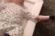 Um cão é o melhor amigo de... um bebé