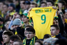 Estádio do Nantes levanta-se em homenagem a Emiliano Sala