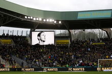 Estádio do Nantes levanta-se em homenagem a Emiliano Sala