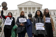 Centenas marcharam em silêncio em Lisboa para homenagear vítimas de violência doméstica