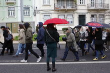Centenas marcharam em silêncio em Lisboa para homenagear vítimas de violência doméstica