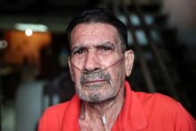 Pedro Alfonso, 68 anos, antigo pintor de automóveis que sofre de Doença Pulmonar Obstrutiva Crónica, queixa-se da falta de medicamentos