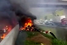 Helicóptero bate contra camião em estrada de São Paulo e faz dois mortos	