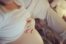 bebé retirado da barriga da mãe para ser operado