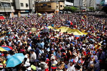 Marcha contra o governo de Nicolás Maduro marcada por alegria e esperança  