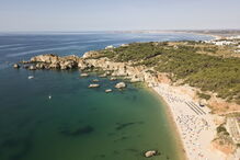 Três hotéis vão nascer entre o Vau e a Prainha em Portimão  