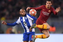 Brahimi sofre entorse no tornozelo esquerdo na derrota do FC Porto com a Roma