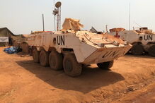 Militar portugueses fazem patrulha com veículos blindados Pandur, na República Centro-Africana