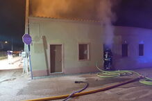 Incêndio destrói antigo café em Faro