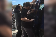 Salvam bebé trancado em carro enquanto prestam serviço comunitário