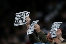 Adeptos do Newcastle contestam o patrão, Mike Ashley 