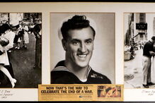 George Mendonsa guardava a imagem na sua casa 