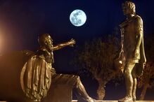 Superlua em Peloponnese, na Grécia