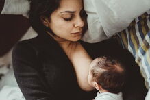 Mãe acusada de abusos por amamentar filho de quatro anos com autismo