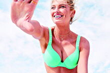 Beleza e bom gosto estão sempre presentes em qualquer produção da marca norte-americana. Uma vez mais, a modelo portuguesa Sara Sampaio volta a arrasar em lingerie ao lado de algumas das mais bonitas manequins 