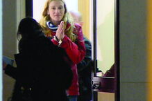 Mulher, de 38 anos, está indiciada por instigar o furto da casa