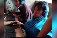 Mãe dá comer à boca de filho viciado em jogos de computador