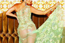 Lívia Andrade com uma fantasia plena de sensualdade