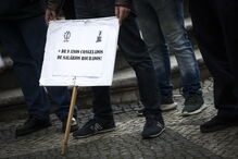 Trabalhadores da EMEL exigem aumentos salariais em frente à Câmara de Lisboa	