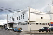 SOS: bombeiros de Salvaterra de Magos acionados para carro... em manutenção numa oficina