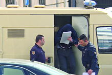 Arguido escondeu a cara