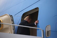 Trump abandona Hanói após cimeira falhada com Kim Jong-Un