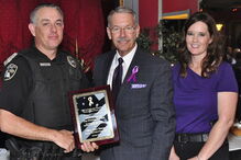 Terry Yetman, agente da polícia americano premiado pelos seus serviços, foi detido por ter sexo com o seu cão