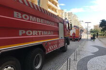 Fogo obriga a retirar 45 pessoas de hotel em Portimão
