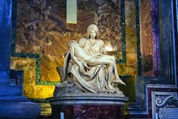  Pietà, de Michelangelo