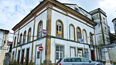 Teatro Portalegrense à venda na Internet