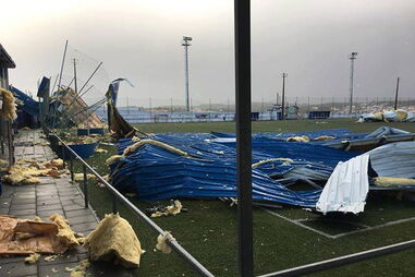 Temporal destrói parte de cobertura de pavilhão gimnodesportivo em Torres Vedras