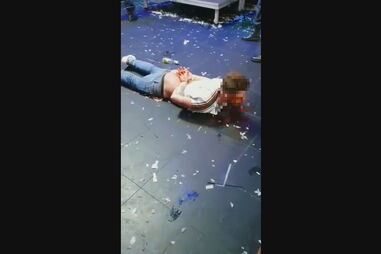 Momentos após os tiros na discoteca docks