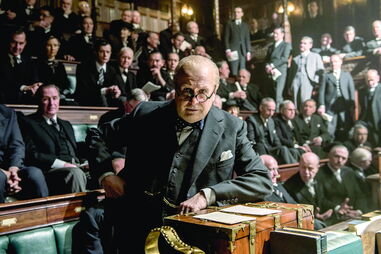 Gary Oldman, em ‘A hora mais negra’ 