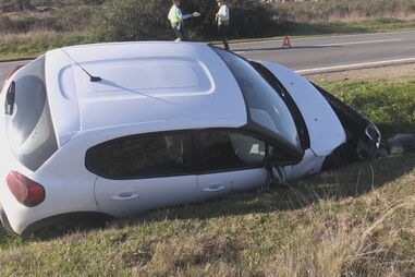 Bombeira e cinco marroquinos feridos em colisão no IP8 em Ferreira do Alentejo
