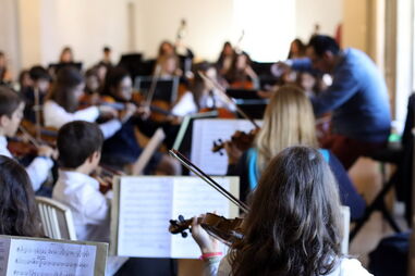 Escolas artísticas protestam por maior apoio financeiro do Estado