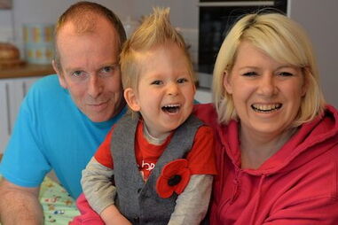 Menino que nasceu com 2% do cérebro sobrevive e já celebra sete anos de vida