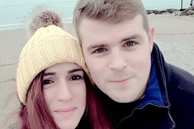 Faz sexo desprotegido com namorada com HIV para ter um filho