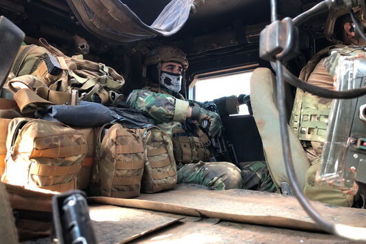 Militares portugueses fazem patrulha com veículos blindados em Bambari, na República Centro-Africana