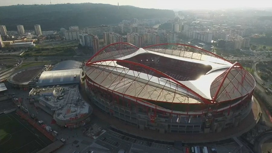 Estádio da Luz em dia de jogo do Benfica