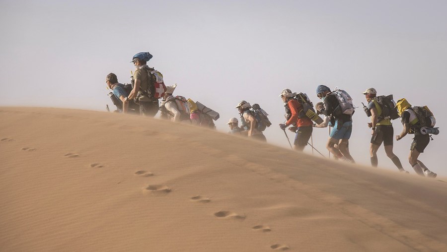Maratona no deserto leva atletas ao extremo em seis etapas
