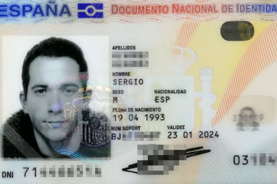 Sérgio Álvarez tirou o cartão de identidade em Espanha com palito na boca