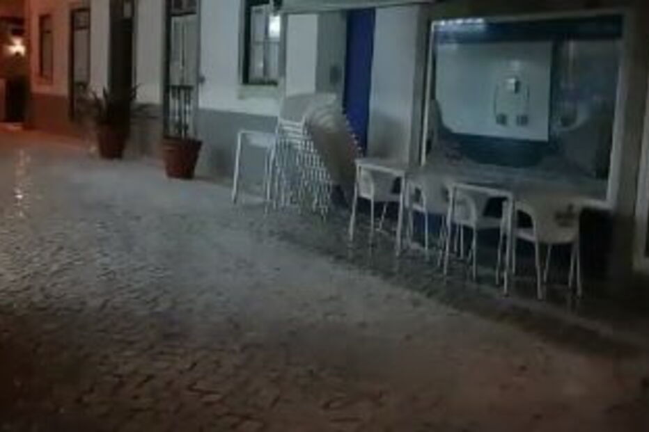 Na Ericeira já chove granizo