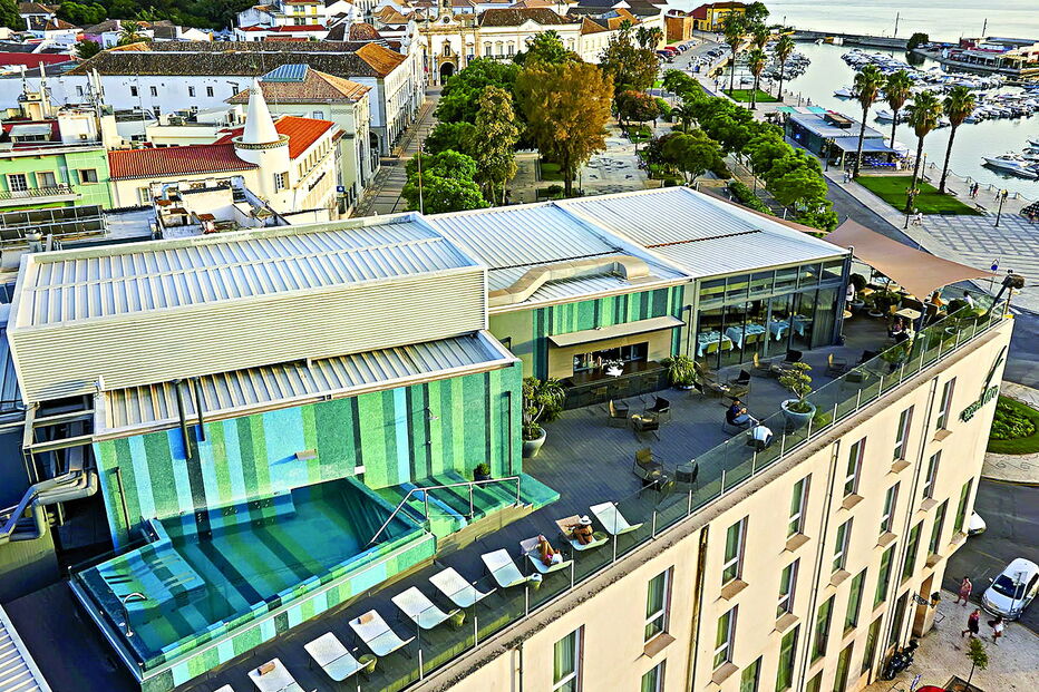 O restaurante é composto por chefs rigorosos que utilizam produtos nacionais, regionais e sazonais