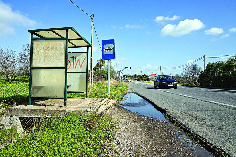 Atropelamento ocorreu junto a uma paragem de autocarro na EN125 