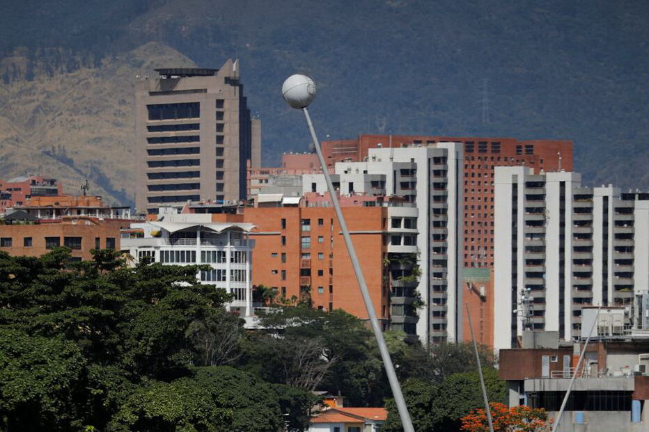 Ruas da Venezuela enchem-se de manifestantes pró e contra Maduro