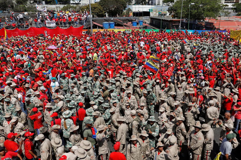 Ruas da Venezuela enchem-se de manifestantes pró e contra Maduro