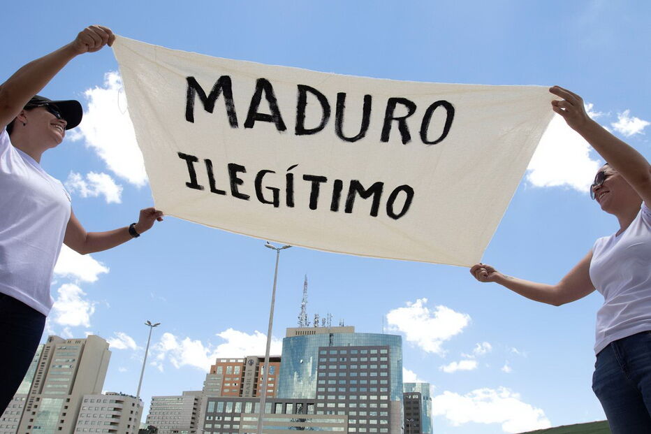 Ruas da Venezuela enchem-se de manifestantes pró e contra Maduro