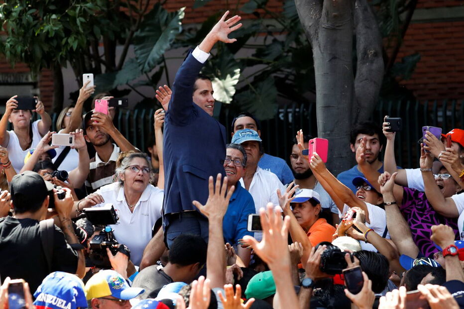 Ruas da Venezuela enchem-se de manifestantes pró e contra Maduro