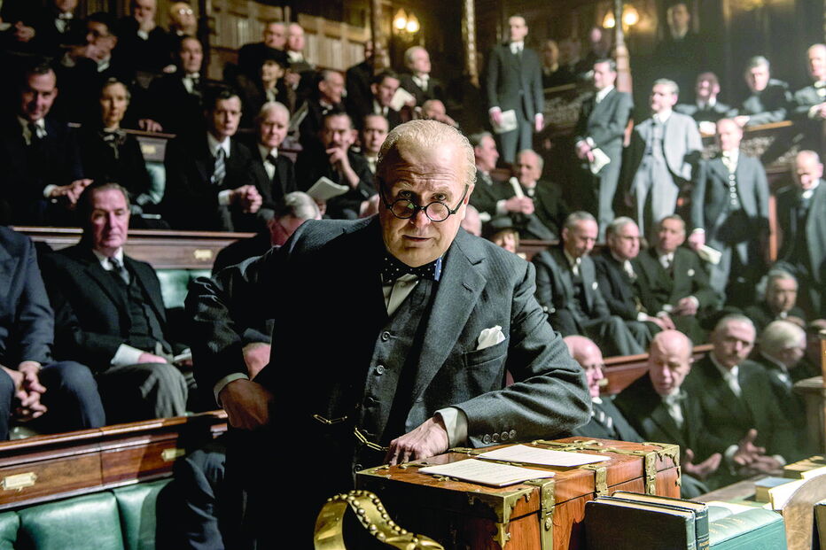 Gary Oldman, em ‘A hora mais negra’ 